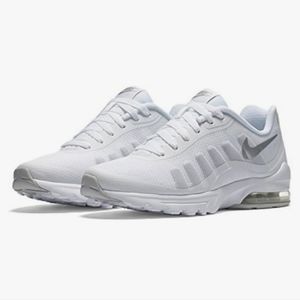 Nike Air Max Invigor Sneakers